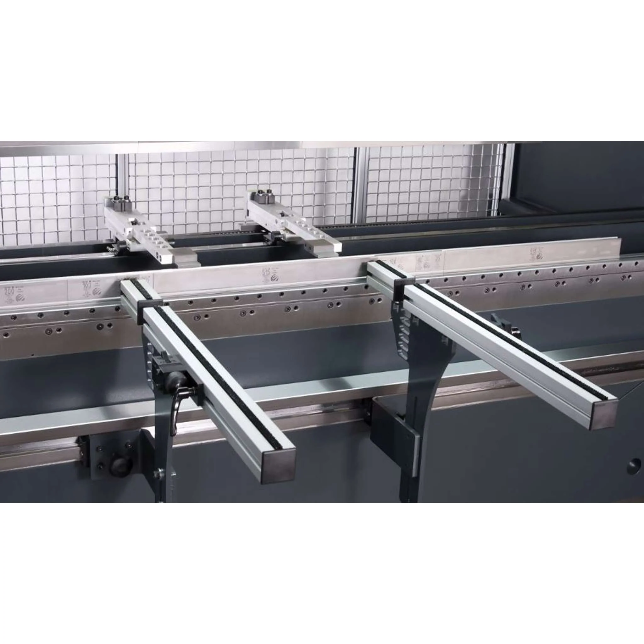Máquina dobladora electrica de 100 Toneladas con accesorios estandar a 220v/60Hz - Image 3